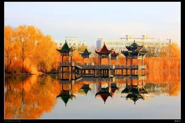 月牙湖景区风景如画