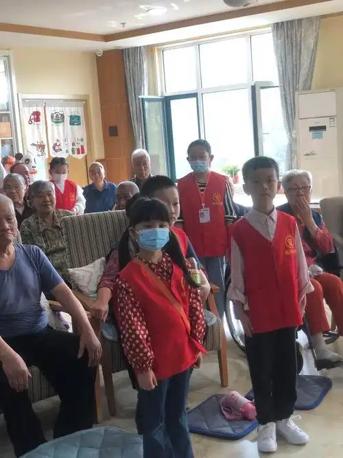 银河公益小志愿者慰问敬老院 ———双节将临 "益" 起送温暖 公益活动