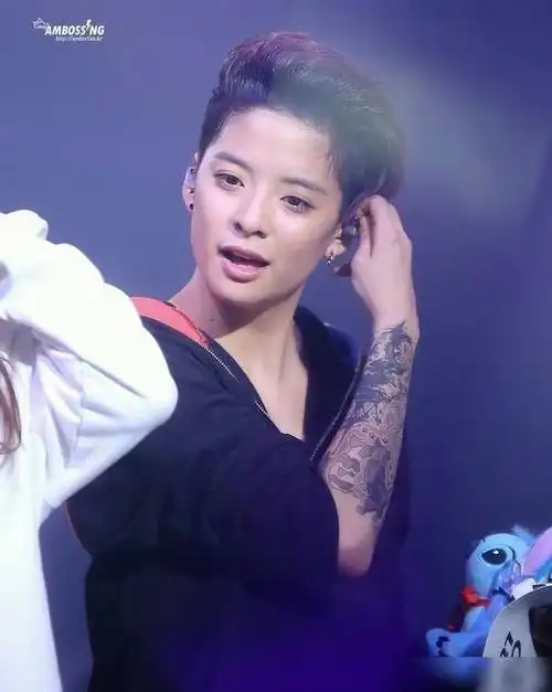 amber刘逸云创4首秀舞台,周震南小丑面具舞台|郑秀晶|宋茜|rap_网易