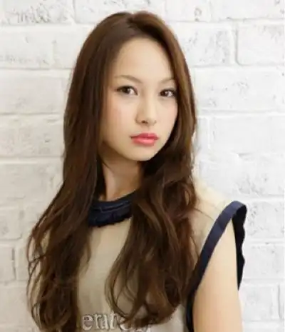 2012最新长卷发发型 六款修颜又轻盈造型