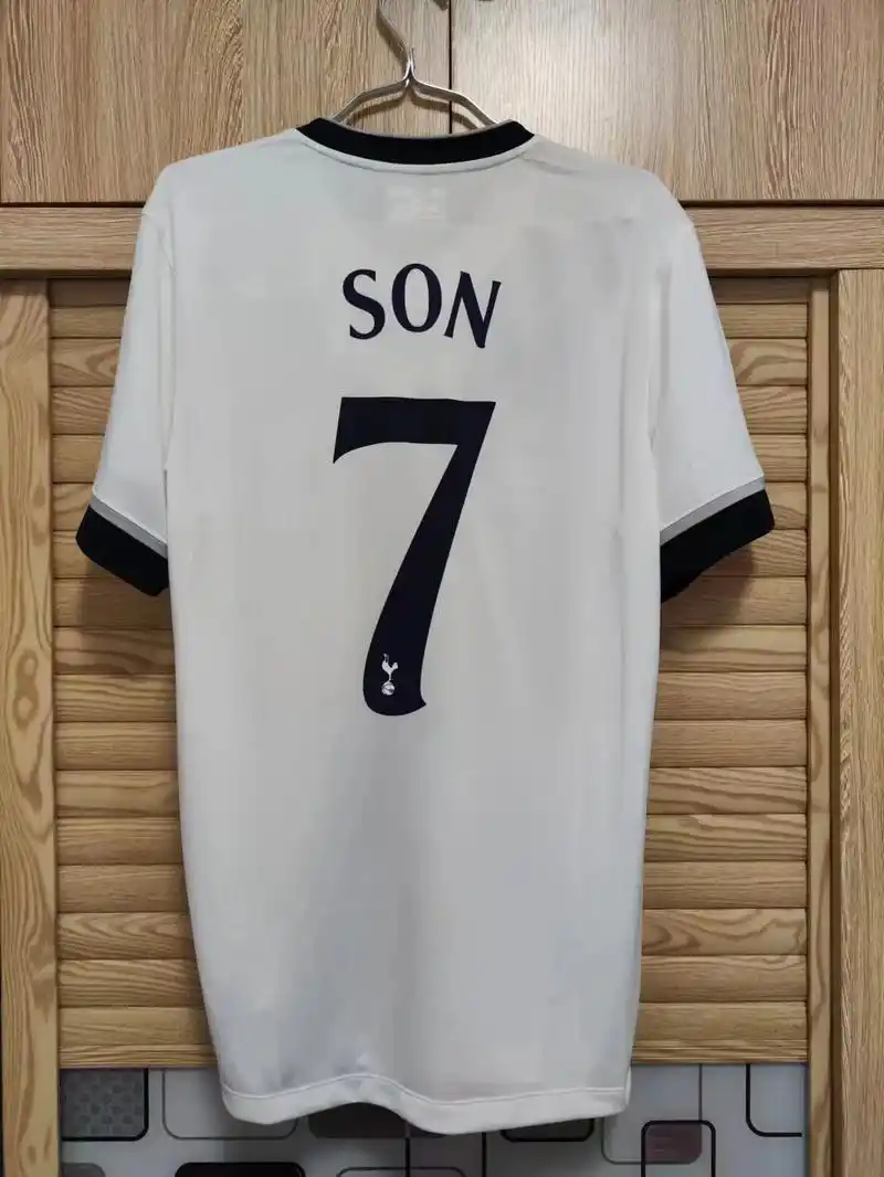 出件孙兴慜签名球衣