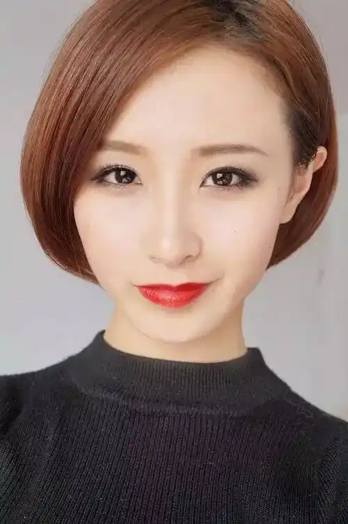 短发烟熏发型女人味十足