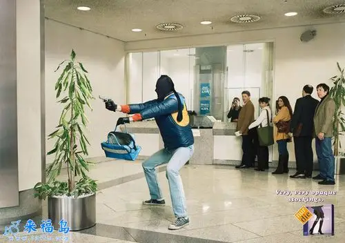 抢劫银行要买好的装备,比如头套就很重要1_奇闻怪事