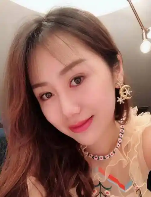 汪峰与陈露恋情曝光?娱乐圈再掀波澜,真相究竟如何?