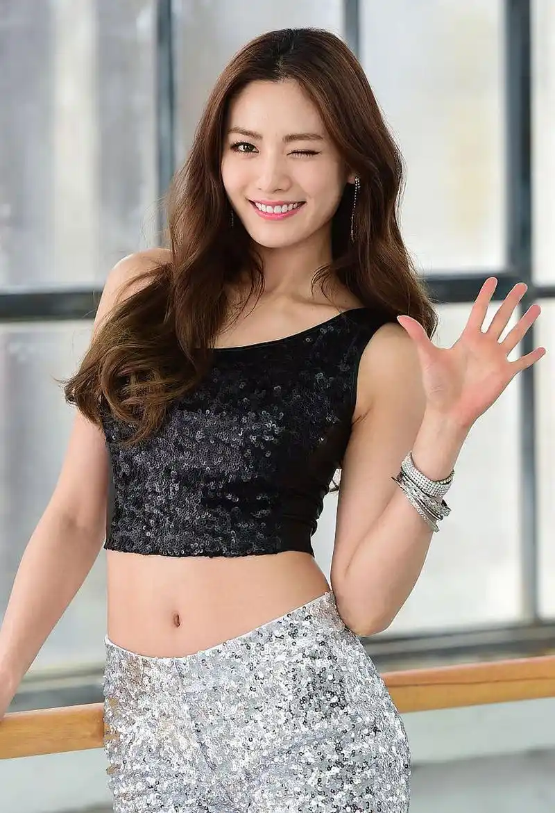 林珍娜 elle singapore february 2023  新加坡版elle 二月刊封面大片