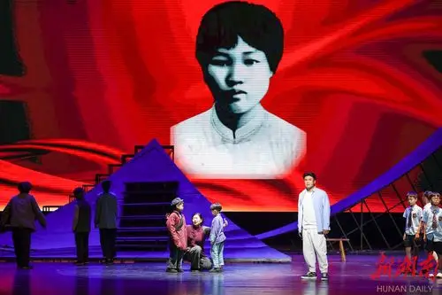 生动的亲子党课,原创红色儿童剧《巨人计划之信仰》首演