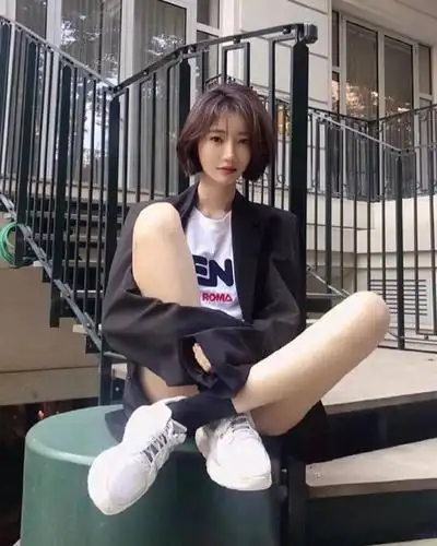 高俊熙新短发又一个颜值巅峰?