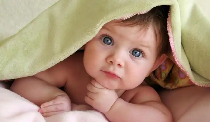 宝宝具备自主入睡能力时会用小动作暗示爸妈记得别忽视