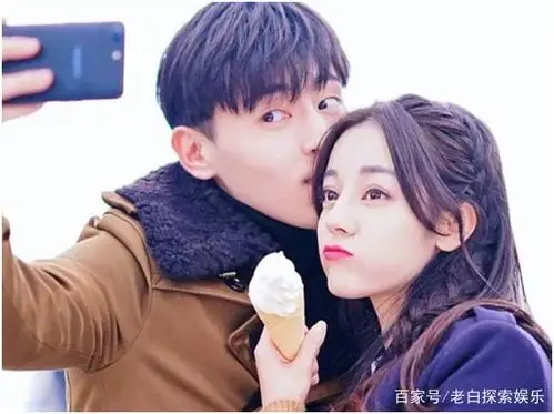 邓伦和女星的合照,个个甜蜜动人,只有一张网友直呼甜到了骨子里