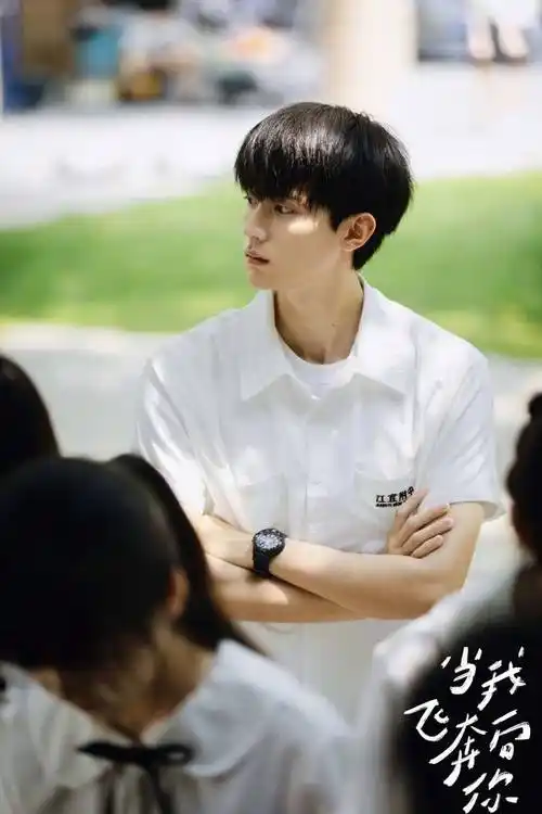 陈哲远少年感强,宋威龙,吴磊高帅校草,王鹤棣校园霸王_微博