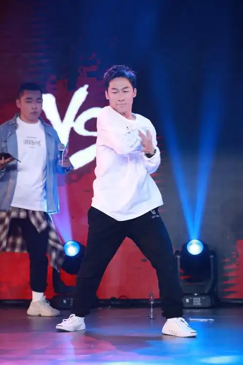 胡浩亮图片 这就是街舞亮亮图片