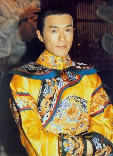 10大高颜值皇帝扮演者,聂远韵味好,霍建华侧脸最帅!