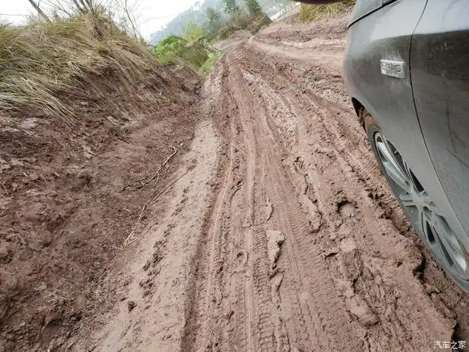 走了一截泥巴路,轮胎受伤三个,请问大家用的什么轮胎