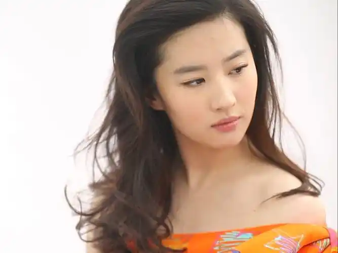 刘亦菲早期杂志封面拍摄视频