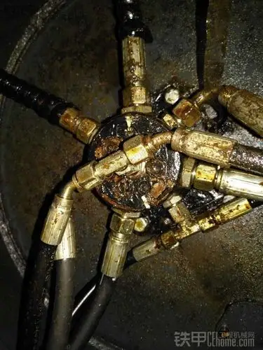 急急急,山河智能挖机突然漏油,一晚把所有液压油漏完了.