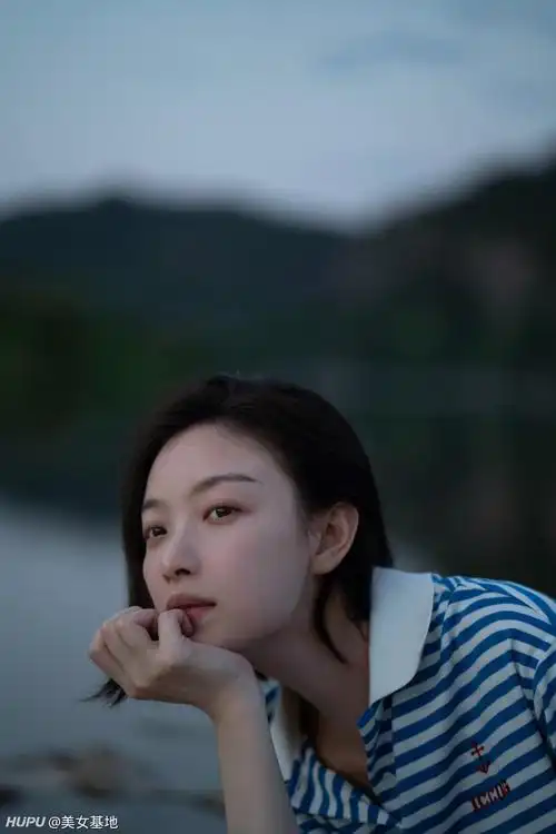 倪妮夏日山野写真