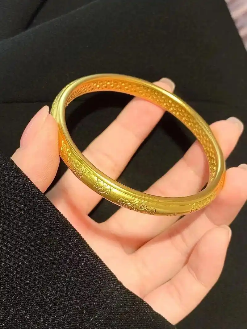 周大福黄金手镯 周大福传承‮世盛‬华彩系列 新款黄‮手金‬