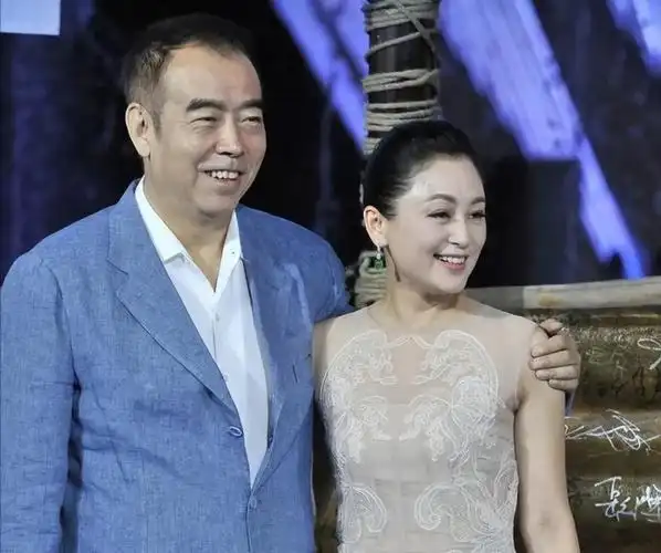 65岁倪萍医美后真时髦,模样大变,优雅从容,完全没了土气!