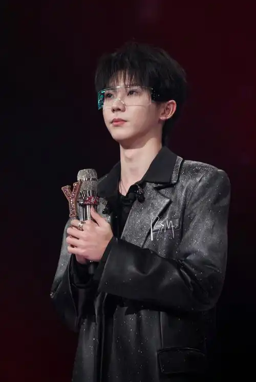 05 马嘉祺-我们的歌5>马嘉祺照片马嘉祺风衣@时代少年团队长-马嘉祺