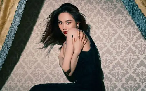 王霏霏黑天鹅性感图片桌面壁纸