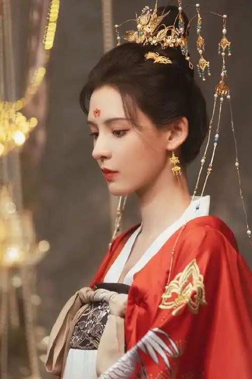 靠一个双角色爆火b站,张予曦的颜值多能打?简直为古装而生