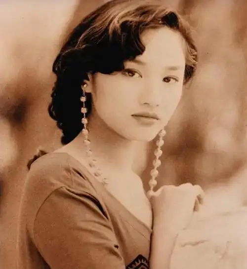 51岁瞿颖杀疯了!