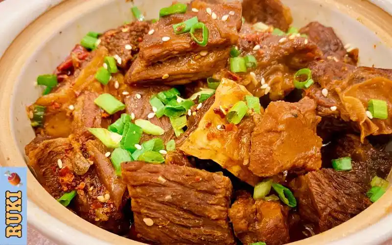 【ruki家晚饭】卤香坨坨牛肉煲,这样吃卤肉就不怕冷了!