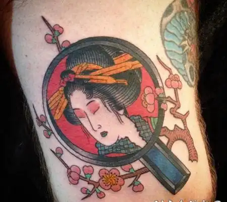 old school彩色小镜子和艺伎手臂纹身图案