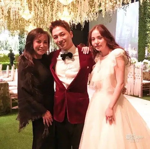 [bigbang][新闻]180203 天造地设的王子与公主 太阳夫妇喜宴现场图