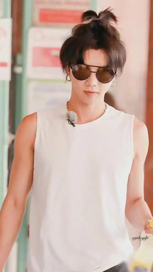 华晨宇的发际线