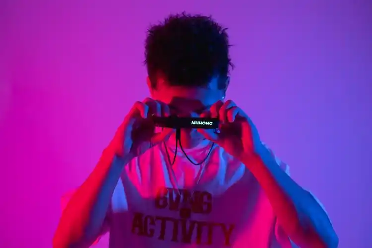 wuhong雾虹发光电子烟,面对历史伤痛,我选择记住