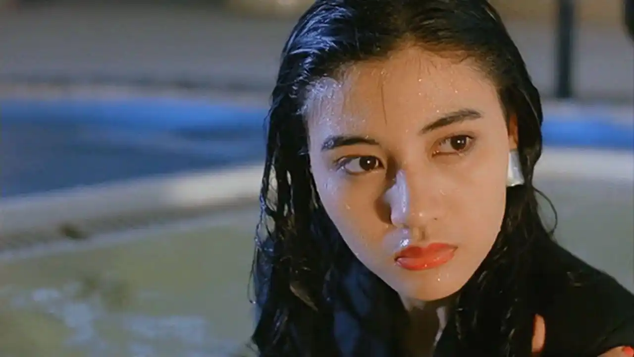 李嘉欣年轻时虽然以美貌著称,但也不是没有代表作,《原振侠》《方世玉