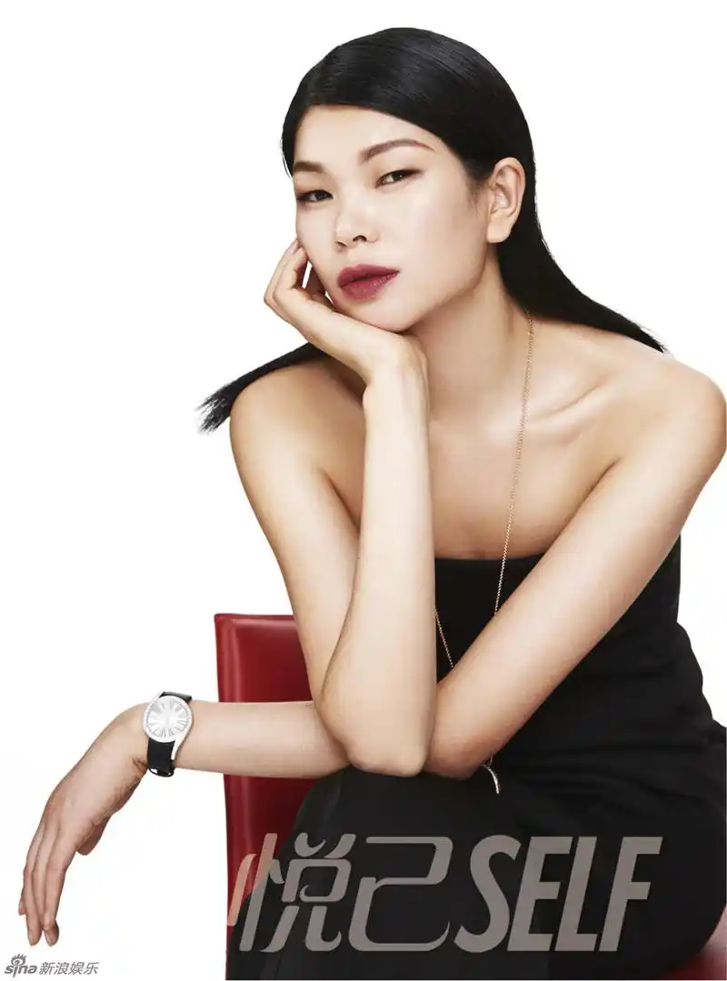 组图吕燕开胸气场十足妩媚裸腿尽显女人味