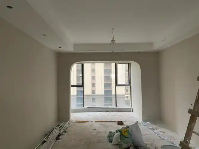 终于定了颜色刷好了,图一二客厅过道用的杏子灰,图三四房间刷可可蛋奶