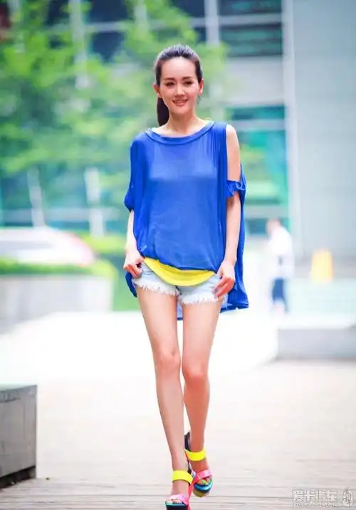 张定涵化身蓝精灵清凉活泼嫩萝莉