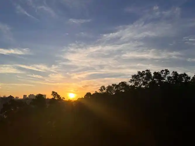 简灵心理 的想法: 黎明破晓 | 能控制好自己情绪的人,比能… - 知乎