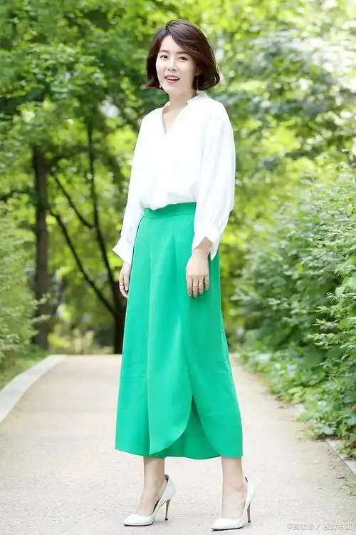 浅绿色配什么颜色好看