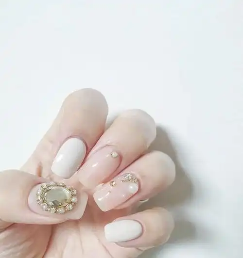 干净又简约,白色系美甲最百搭