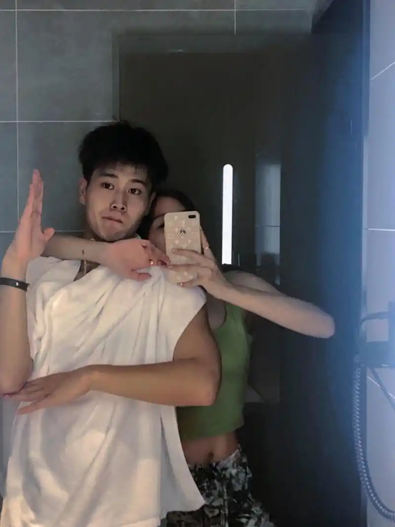 情侣拍照姿势|对镜自拍05 97:ffan泛泛 #情侣