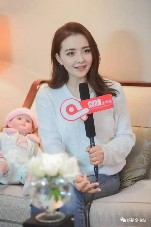 牛仔裤巧笑盼兮大概就是这般模样孙茜的笑容相信任何人都不能抗拒孙茜