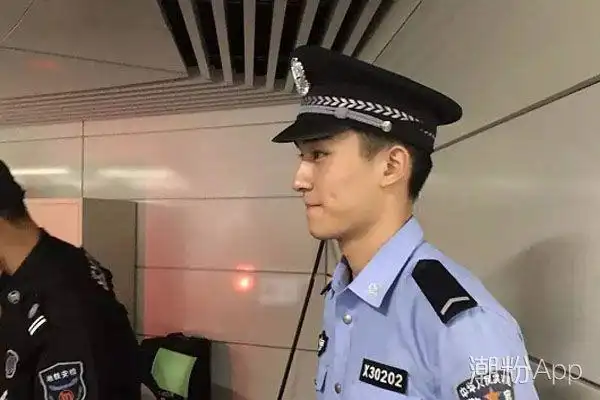 天天向上周晨宇个人资料 最帅校警生走红网络