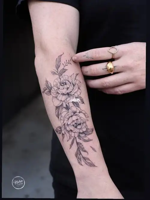 牡丹花小臂洛杉矶纹身
