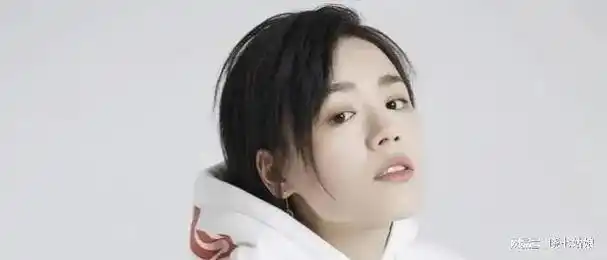 马思纯清新地铁现身粉丝疯狂点赞