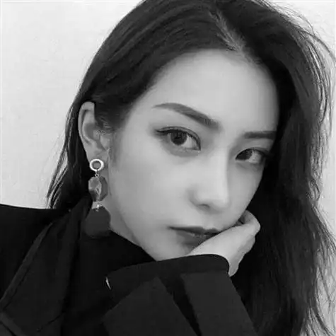 再痴心不敌流年黑系超拽黑白女生头像