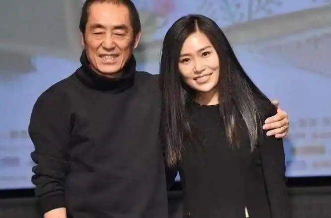 回顾张艺谋老婆陈婷打败巩俐19岁辍学未婚生三子隐忍10年终圆满