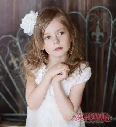 流行的小女孩烫发发型 2018年中长烫发发型