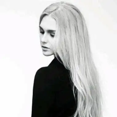 欧美头像女生黑白时尚2022最新遇见你是所有故事的开始