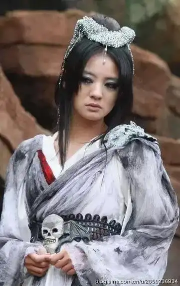 改得离原著挺远了,但有它自己的好看之处~这版的白骨精是陈妙瑛演的