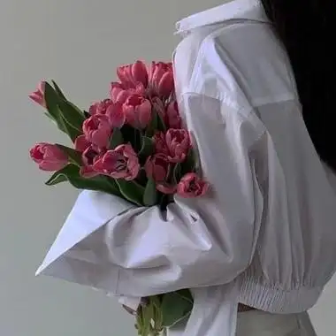 女人拿花头像 女生头像图片大全 -【爱个性】