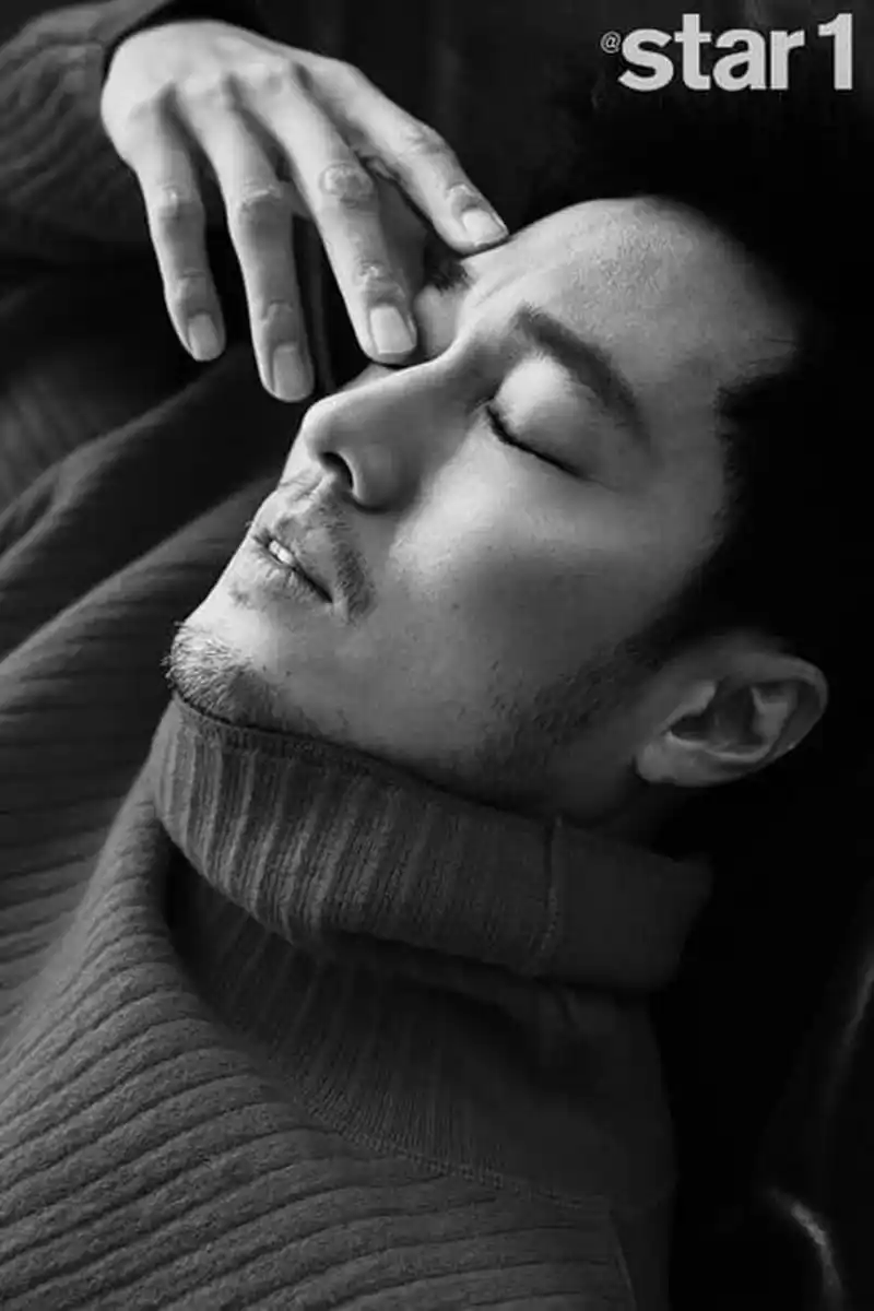 2018年度神动态# 苏志燮为《star1》拍摄时尚画报,黑白的色调,渐渐蓄